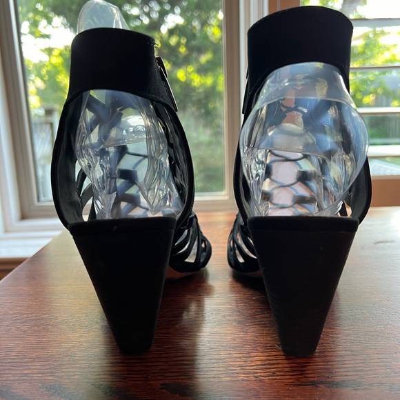 Vince Camuto Black Evel Caged Sandals- New (Never worn) Size: 10W - Picture 3 of 6